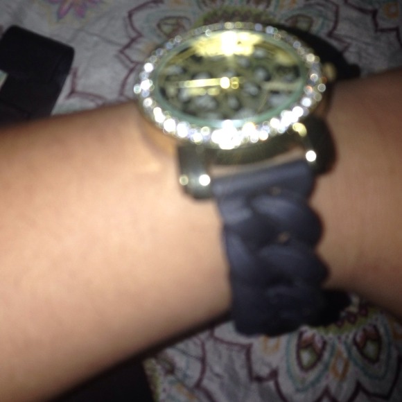 Black and gold watch - Picture 3 of 3