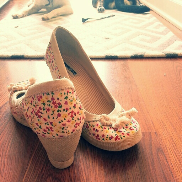 Floral wedges