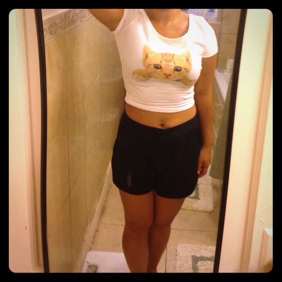 Cropped top with cute cat print