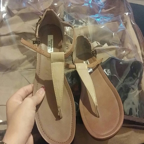 Vera Wang  Vera collection stud sandals - Picture 1 of 3