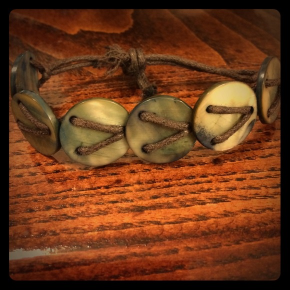 Handmade Jewelry - 🚫GIFTED🚫Shell and cord bracelet, tie closure