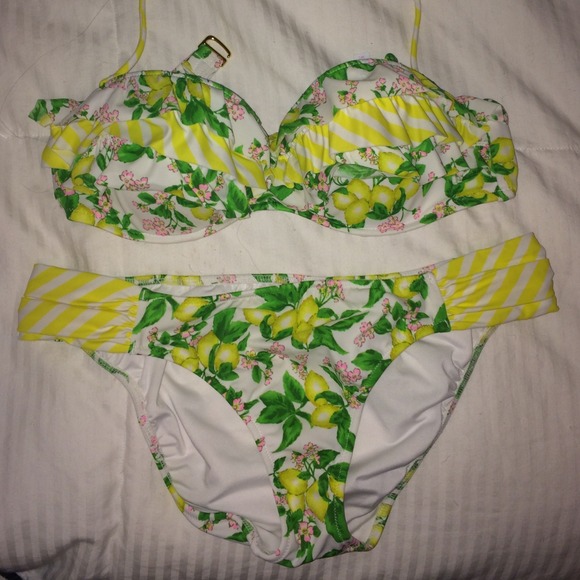 Victoria's Secret bikini NWOT!!