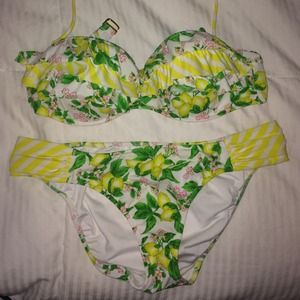 Victoria's Secret bikini NWOT!!