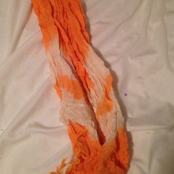 Orange/white light scarf - Picture 3 of 3