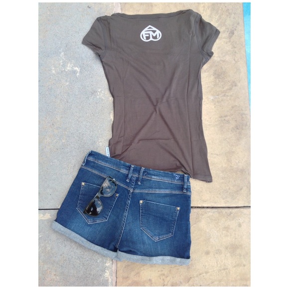 Frankie Morello khaki V-neck - Picture 5 of 5