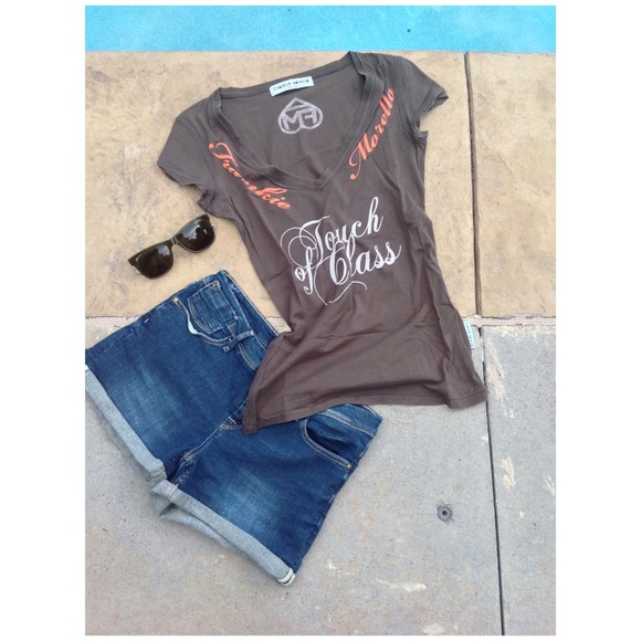 Frankie Morello khaki V-neck - Picture 2 of 5