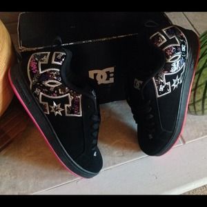 DC COURT GRAFFIK SE SKATE SHOES-FLORESCENT PINK🆒