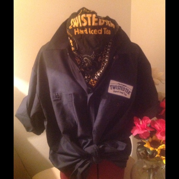 Twisted Tea LTD EDITION Button-Down Shirt! - Picture 4 of 4