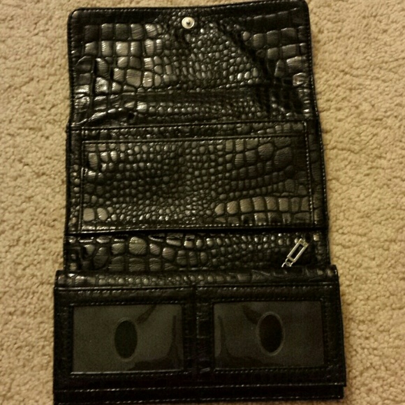 Guess Wallet - Picture 2 of 4