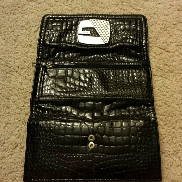 Guess Wallet - Picture 3 of 4