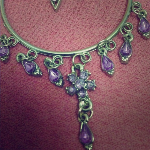 Earrings - Picture 1 of 2