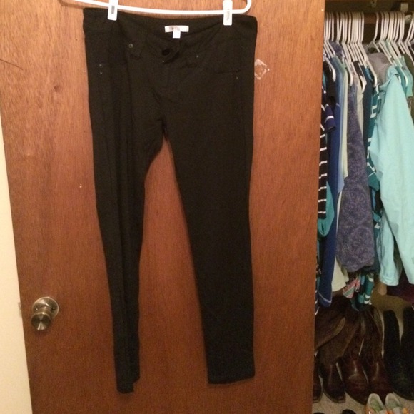 Boutique style, black jeggings!
