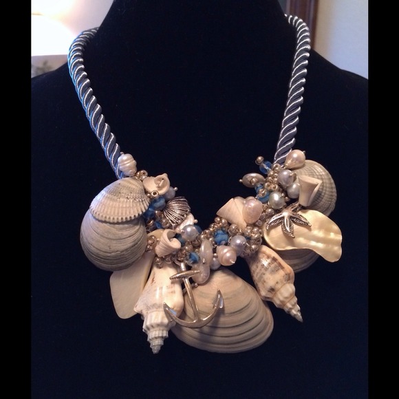 Seashell necklace NWOT