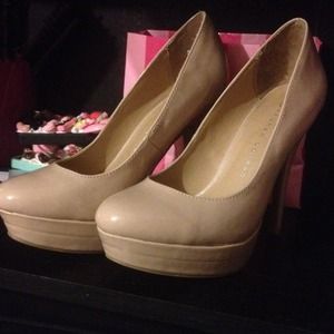 Nude pumps