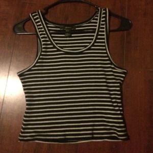 🎀forever 21 semi crop top🎀