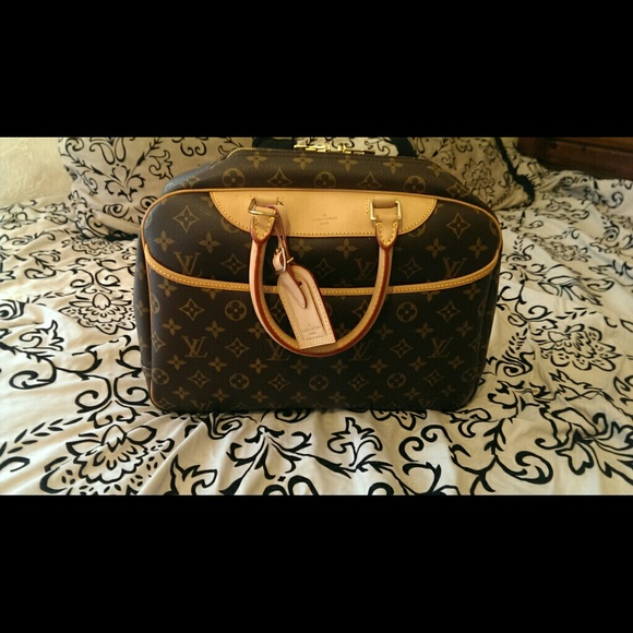*SOLD ON TRADESY Authentic Louis Vuitton Deauville