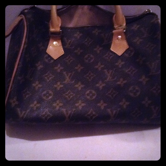 Medium size Luis Vuitton inspired purse