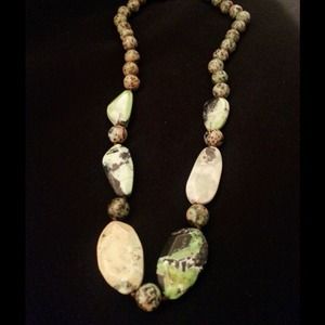 GREEN JASPER AGATE GEMSTONE STATEMENT NECKLACE