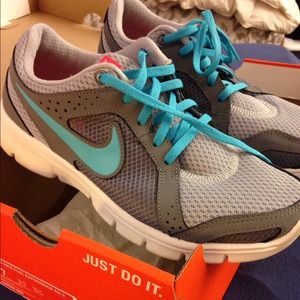 NIKE FLEX EXPERIENCE RUN 2