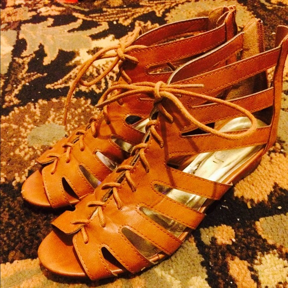 Small wedge sandals