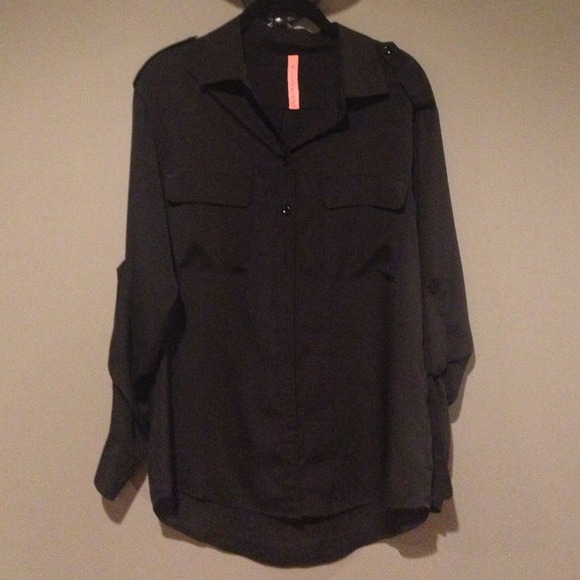 Black collared top