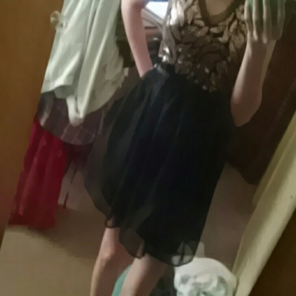 Black and gold sequin evening dress - Picture 4 of 4