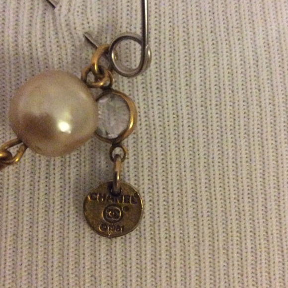 Authentic vintage CHANEL pearl necklace - Picture 2 of 3