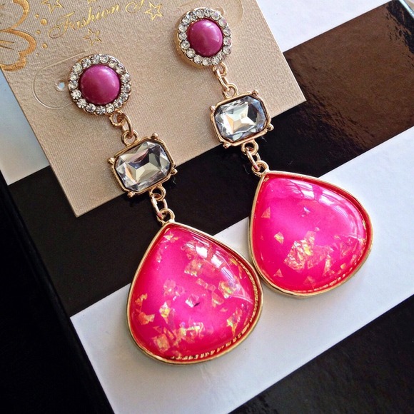 Jewelry - ❗️🚫SOLD IN BUNDLE❗️Pink Fire's Glisten Earrings