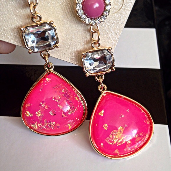❗️🚫SOLD IN BUNDLE❗️Pink Fire's Glisten Earrings - Picture 2 of 2