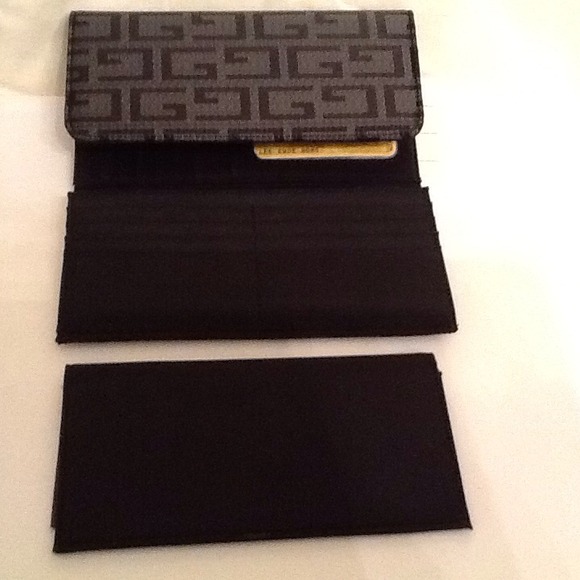 Wallets - Picture 3 of 4