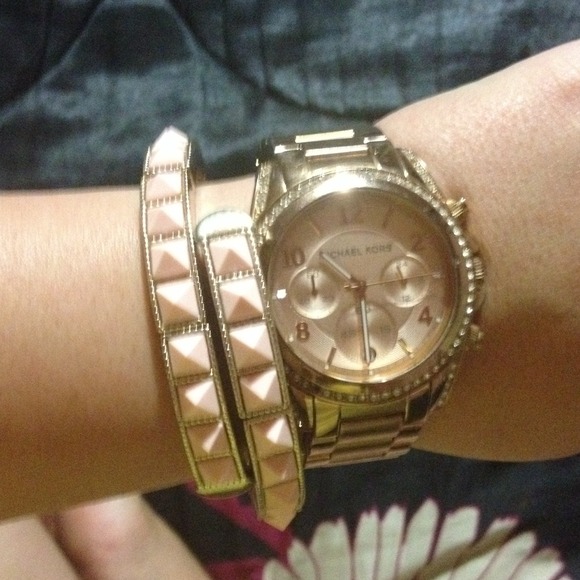 Pink studed bracelet - Picture 2 of 3