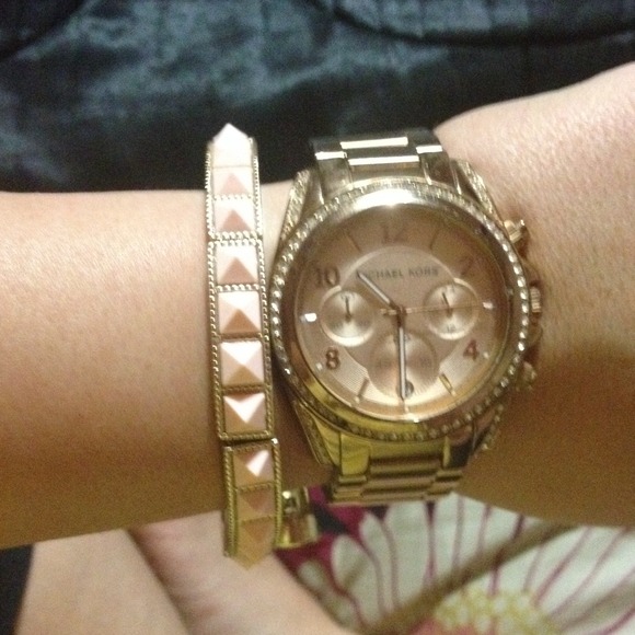 Pink studed bracelet - Picture 3 of 3