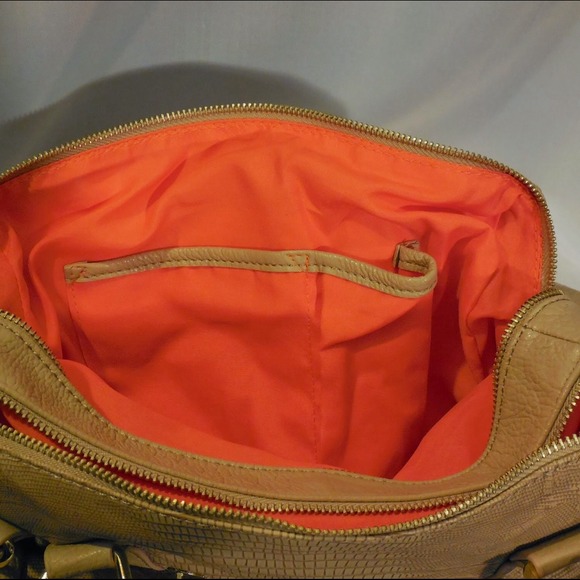 *SOLD* NWT STEVE MADDEN VEGAN BAG - Picture 3 of 4