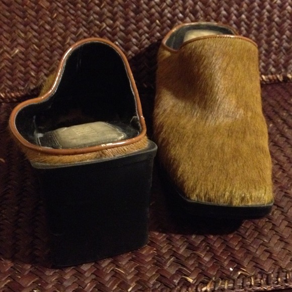 ME TOO tan Cowhide Leather Slip On Heels - Picture 3 of 4