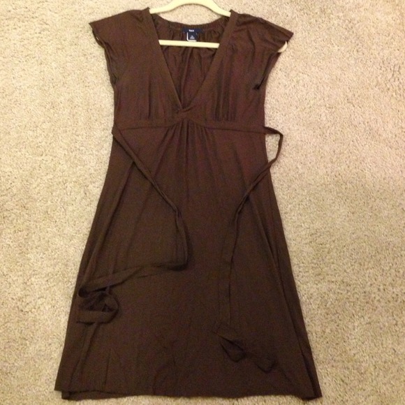 Brown V-neck dress with tie at the waist - Picture 2 of 2