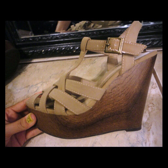 Tan wedges!