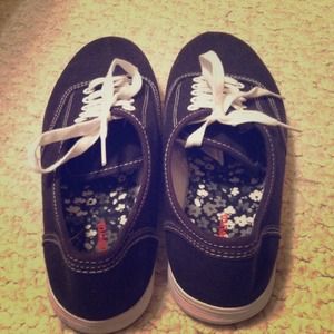 Converse style shoes