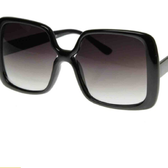 Oversize sunglasses