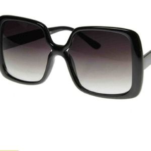 Oversize sunglasses