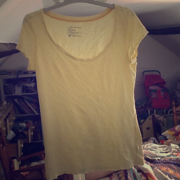 American Eagle Gorgeous Yellow Top Size Medium
