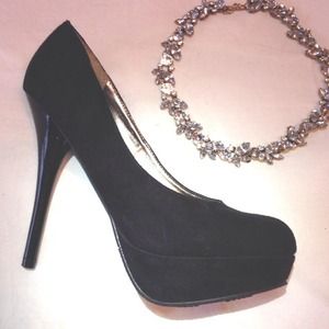 || • b l a c k • p u m p s • || heels