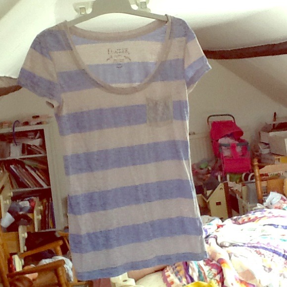 pretty blue & grey top w/ lace pocket