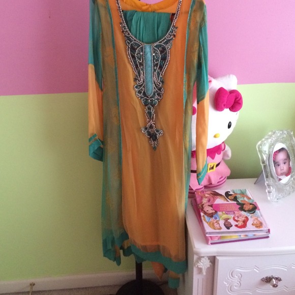 Beautiful new pakistani salwar kameez