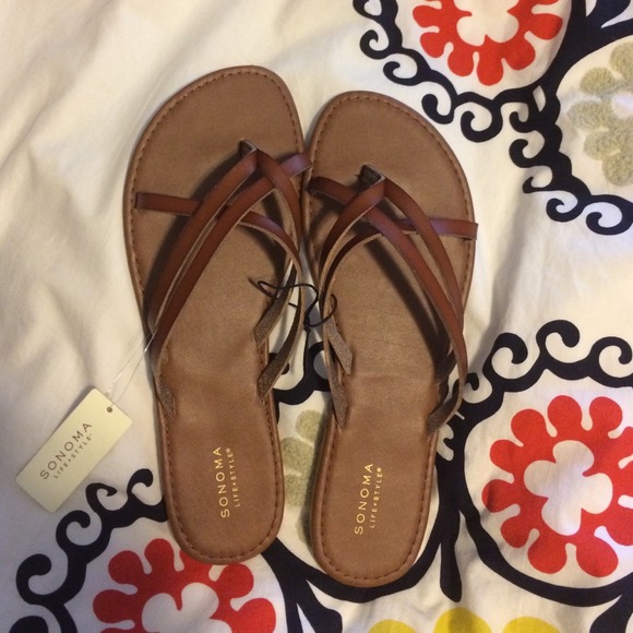 Shoes - NWT Brown strappy sandals