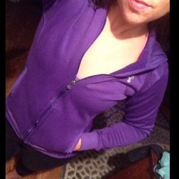 ✖️SOLD✖️ Purple Under Armour Hooded Sweatshirt - Picture 3 of 3