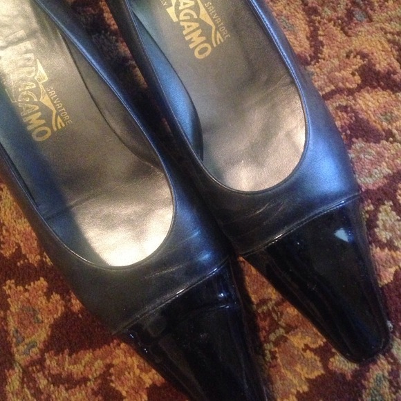 Authentic ferragamo pump