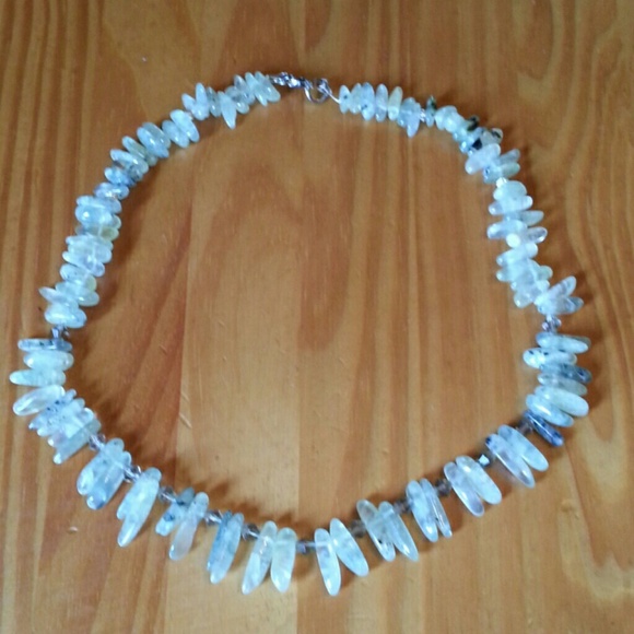 Green agate and crystal bead necklace