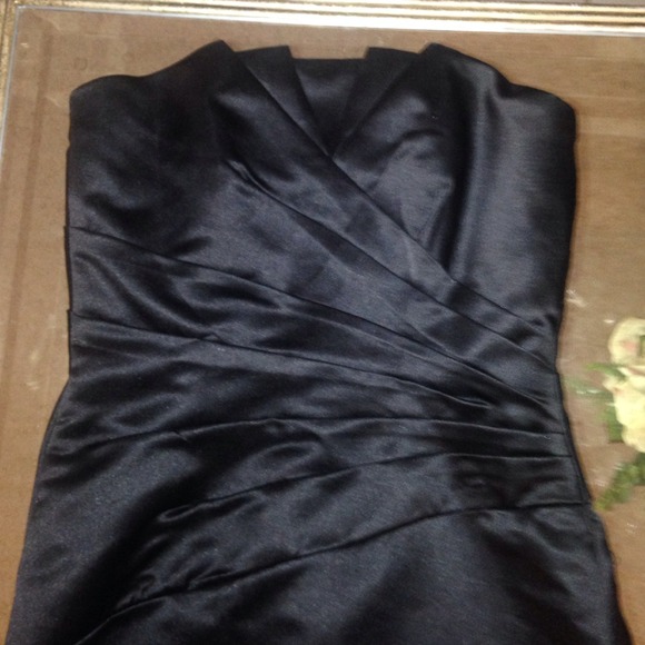 Long satin like black gown - Picture 2 of 8