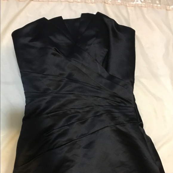 Long satin like black gown - Picture 6 of 8