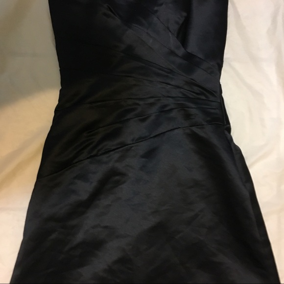 Long satin like black gown - Picture 7 of 8